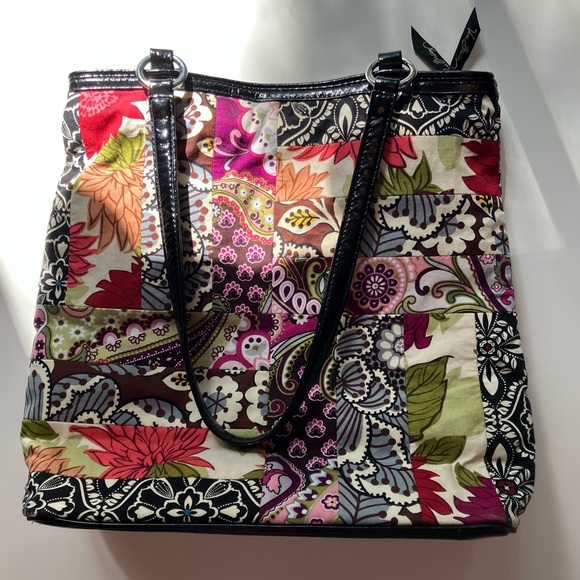 Vera Bradley Patchwork Medley Tote. Grandma Chic. - Picture 5 of 12